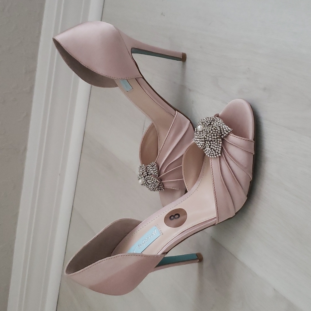 Betsy Johnson•Pink Satin Open Toe Heels
